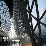 Stahl und Glas und viele Geschäfte Stahl und Glas und viele Geschäfte