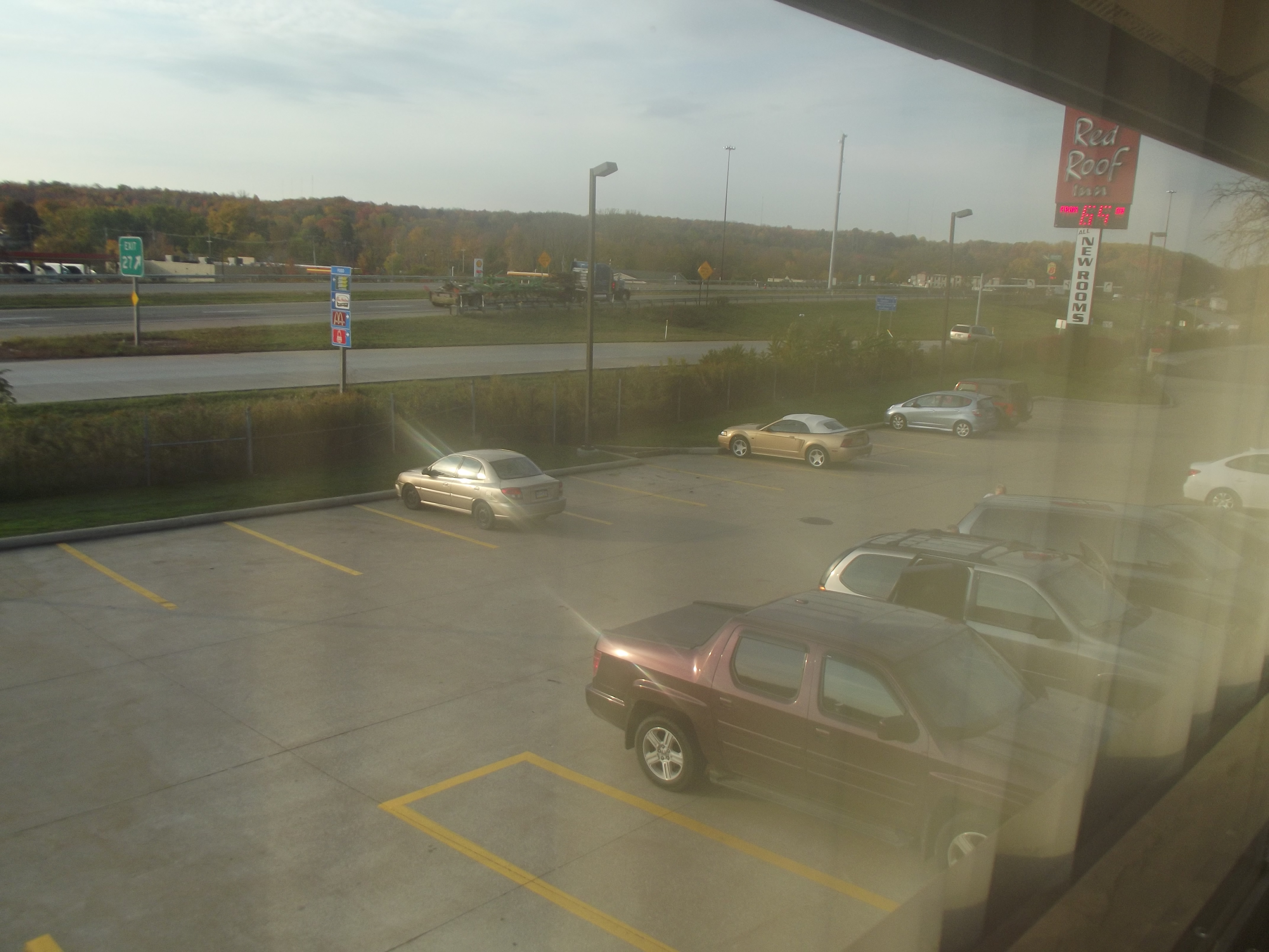 Blick aus dem Zimmer in Erie - Interstate vor der Tür