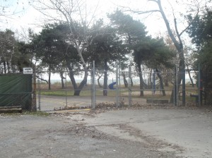 Durchgang zum Nickel Beach - unheimlich