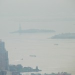 Empire State Building - Miss Liberty im Dunst
