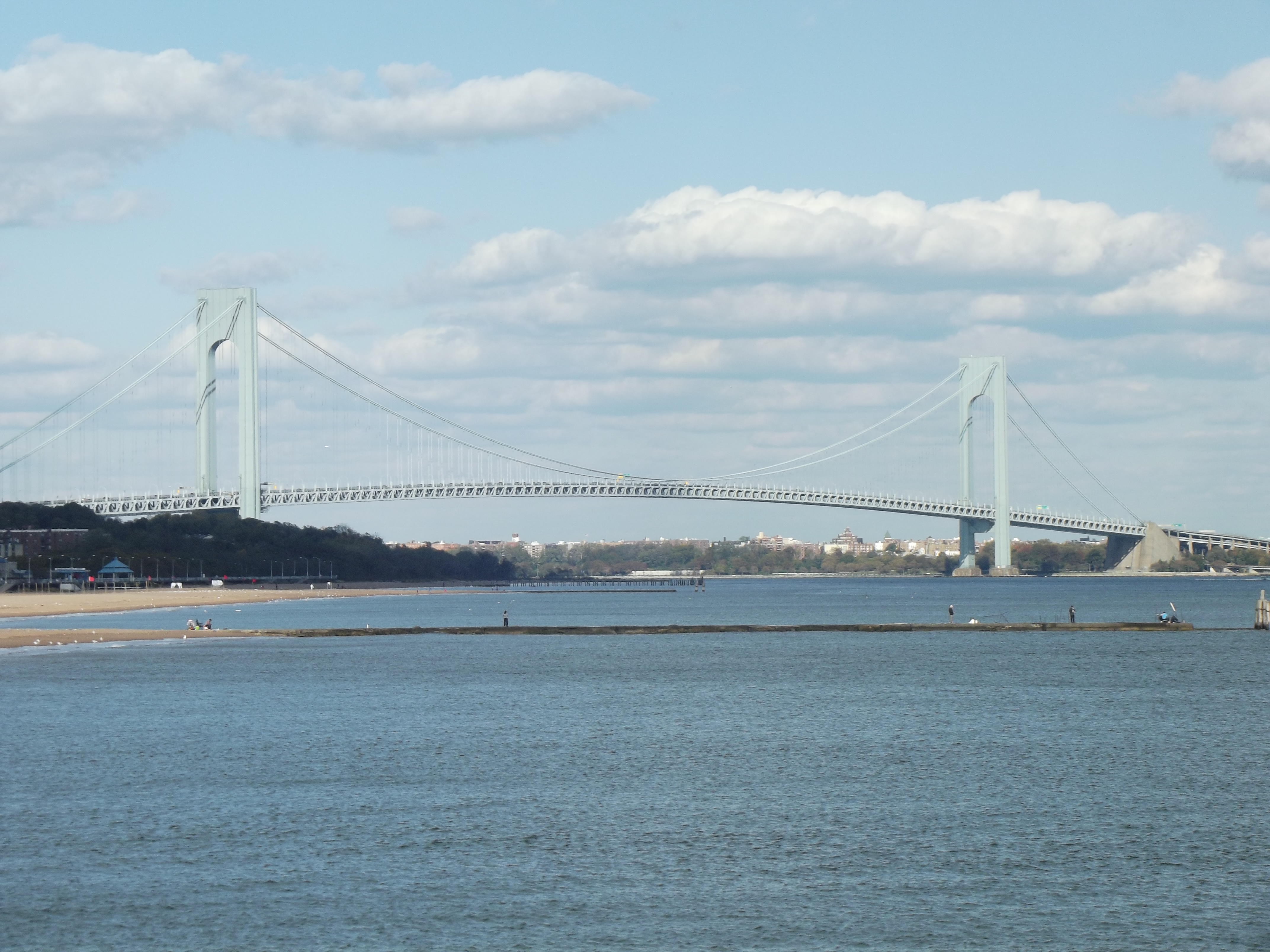 Staten Island - Brücke nach Brooklyn mit ital. Namen, den ich mir nicht merken konnte Staten Island - Brücke nach Brooklyn mit ital. Namen, den ich mir nicht merken konnte
