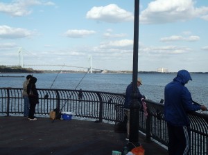 Staten Island - Fischen am Pier